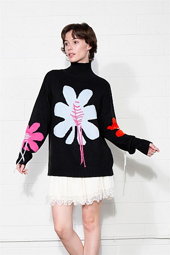 STITCH BLOOM OVERSIZED TURTLENECK SWEATER